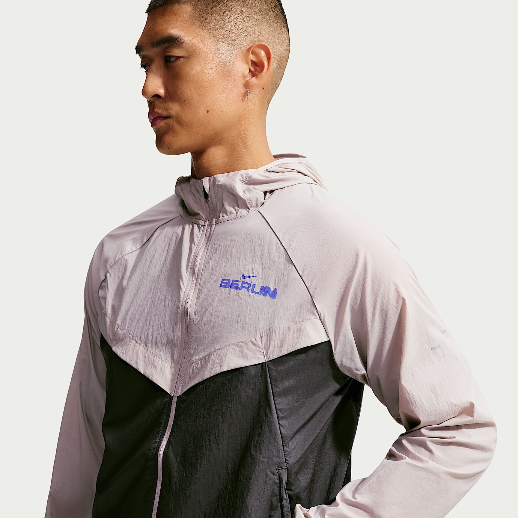 Nike Stride Men's Repel Running Jacket. Nike IL
